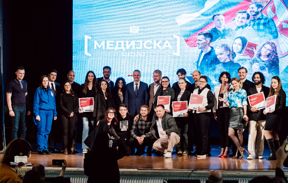 Zahvalnost Rusije bratskoj Srbiji: Poruka Zaharove na zatvaranju Medijske škole u Beogradu