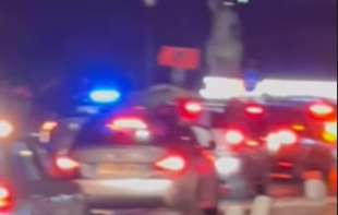 LAŽNA KOSOVSKA POLICIJA NIJE REAGOVALA: Vozila sa albanskim <span style='color:red;'><b>zastava</b></span>ma uznemirila građane Gračanice (VIDEO)