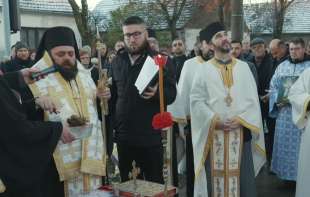 Časni krst čuva uspomenu: Srbi iz vukovarskog naselja Lužac obeležili sto godina od doseljavanja