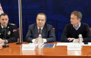 <span style='color:red;'><b>Ministar Dačić</b></span> jasan: Nikada neće biti dozvoljeni napadi na policiju