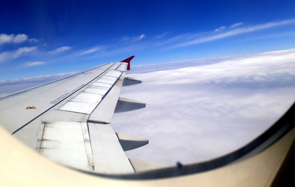 Prava istina o stavljanju telefona u avionski režim rada tokom leta (VIDEO)