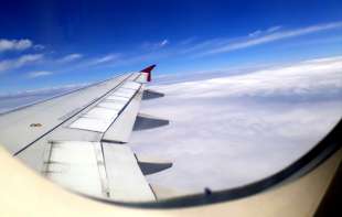 Prava istina o stavljanju telefona u avionski režim rada tokom leta (VIDEO)