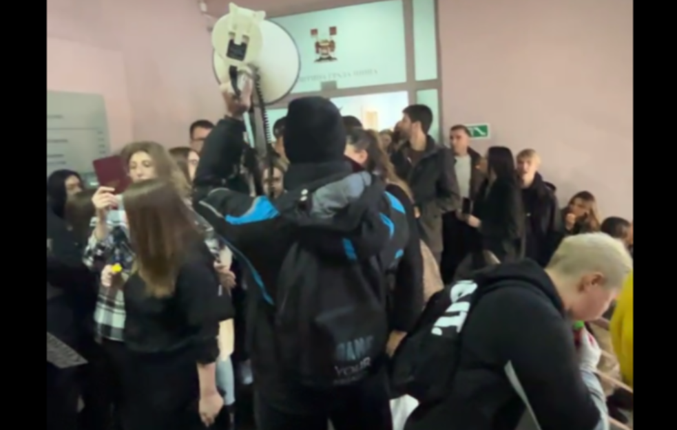 Oči u oči sa ministarkom: Kako su niški studenti dočekali Slavicu Đukić Dejanović