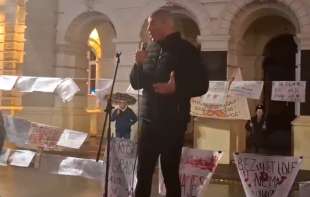 Nastavljeni protesti građana u Novom Sadu: „Želimo s<span style='color:red;'><b>poso</b></span>bne, a ne podobne“