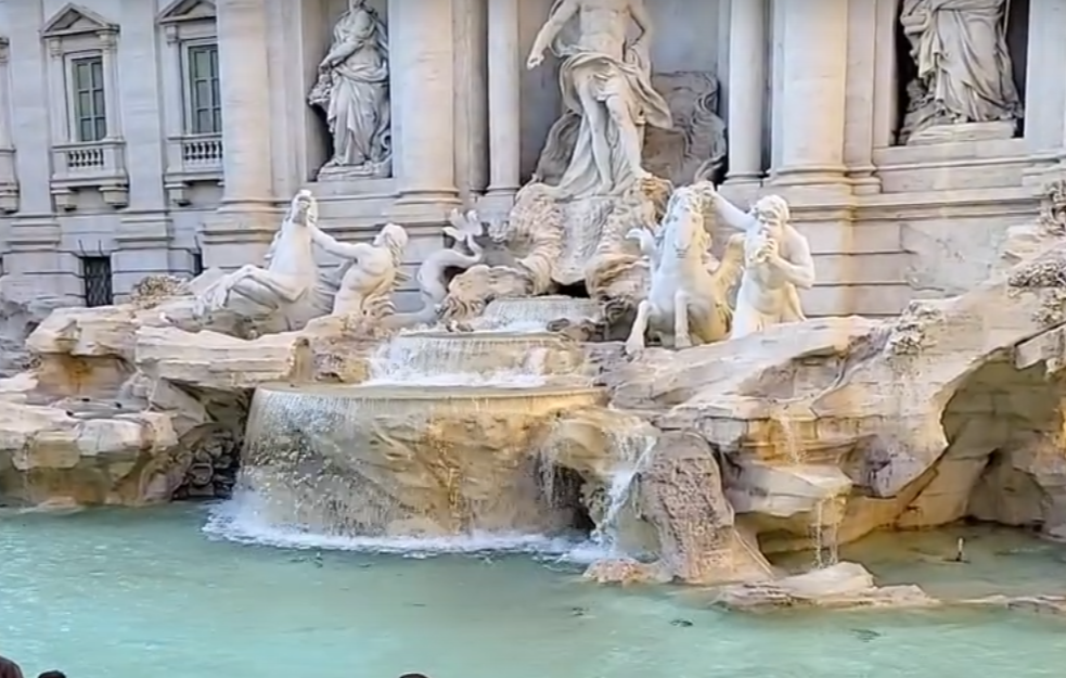 Ponovo otvorena fontana di Trevi u Rimu nakon završetka radova na održavanju