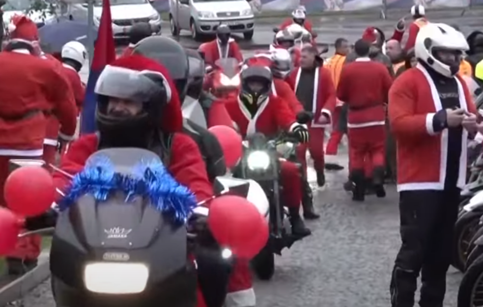 Deda Mrazevi na motociklima doneli poklone bolesnoj deci u Nišu