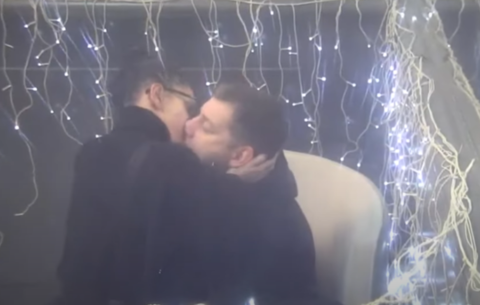 Poljupci pršte na sve strane! Ivanu Marinkoviću i Aleksandri popustile kočnice, prepustili se strastima