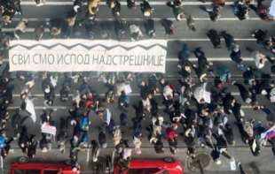 „Upali vatru, budi baklja“: Snažne poruke <span style='color:red;'><b>pesme</b></span> koju povezuju sa masovnim protestom na Slaviji 