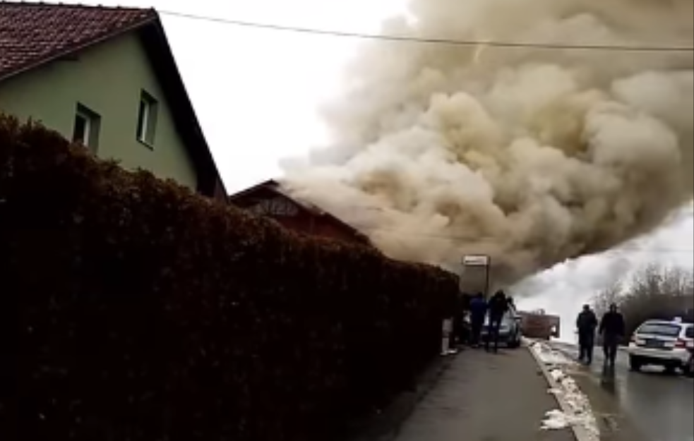 POŽAR U BORU: Od dima se ništa ne vidi (VIDEO)
