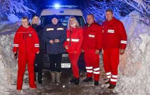 <span style='color:red;'><b>Medicina</b></span>ri se satima probijali kroz sneg do deteta priključenog na respirator u Banjaluci