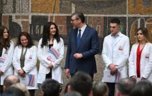 Posao za 100 mladih lekara i 370 tehničara: Ugovore uručio <span style='color:red;'><b>predsednik Vučić</b></span>