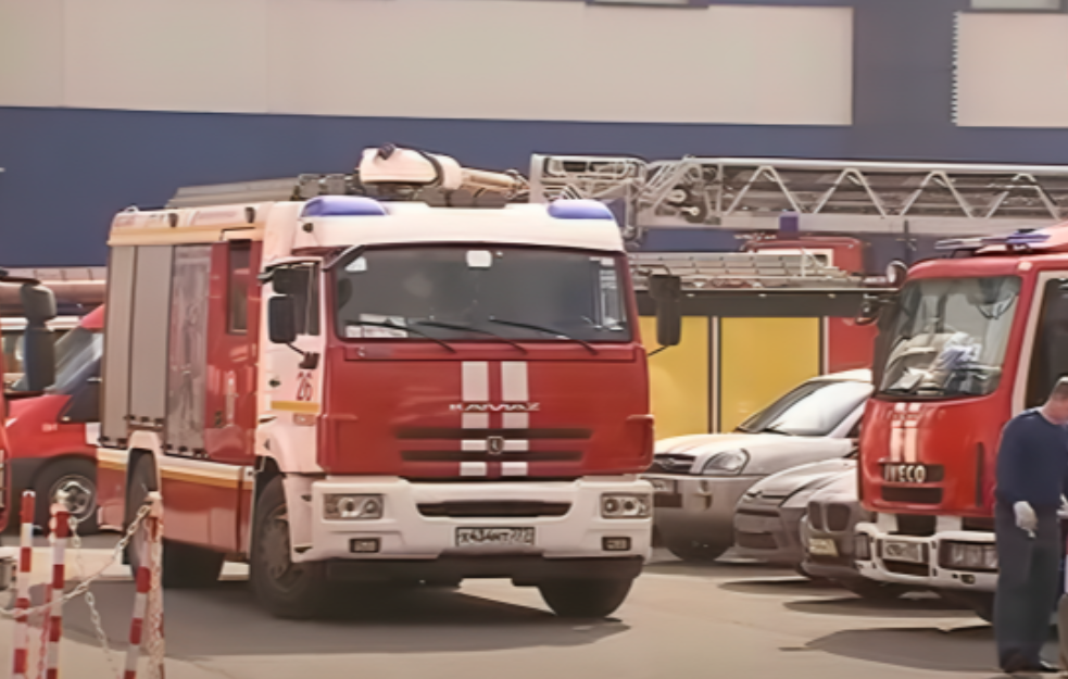 Tragedija u Moskvi: Jedna osoba poginula u požaru u stambenoj zgradi
