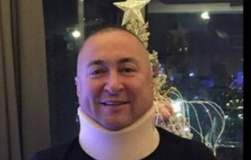 Hit objava pevača Đanija sa kragnom oko vrata, za sve 