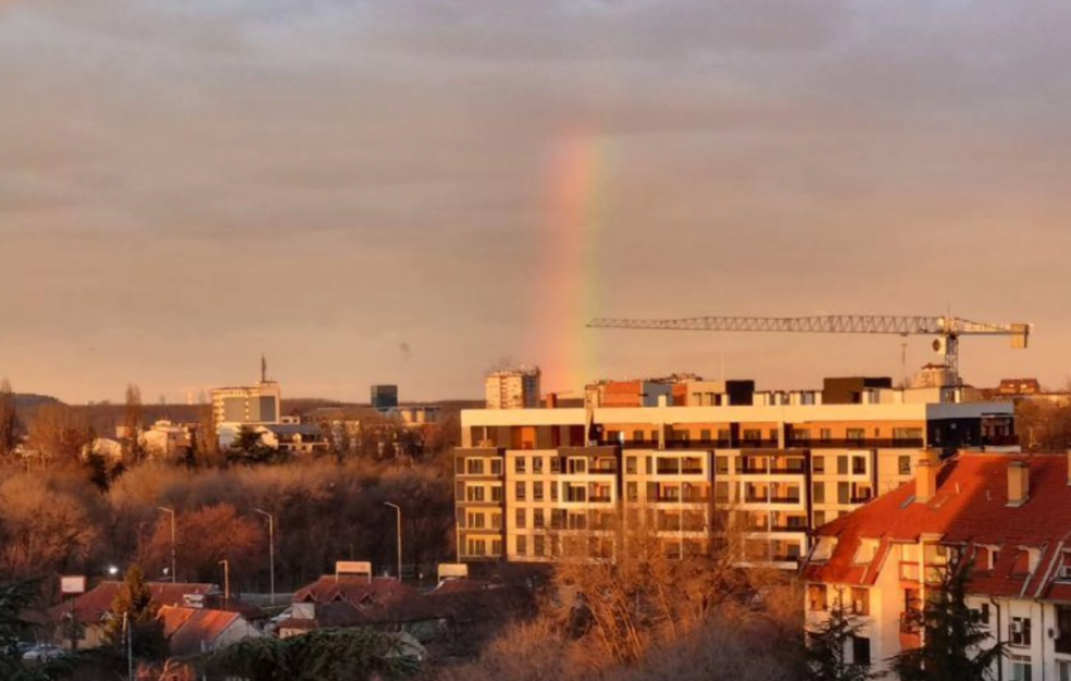 Neobično jutro u Pančevu: Spektakl na nebu uz istovremeni susret svih vremenskih pojava