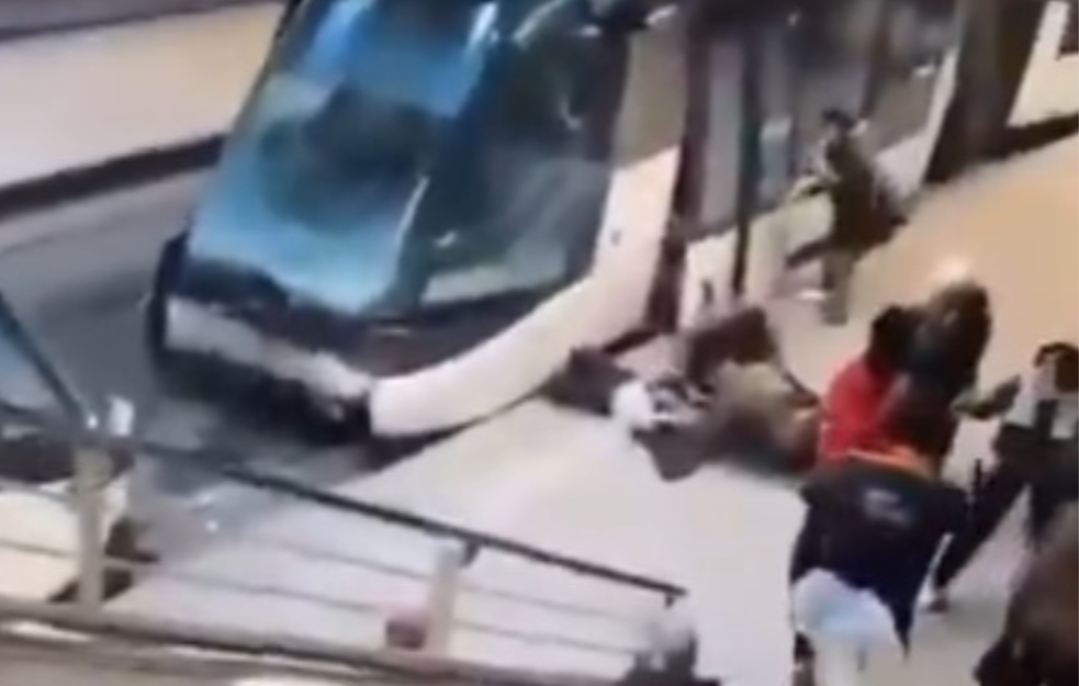 U sudaru dva tramvaja u Strazburu povređeno između 20 i 30 osoba, petoro teže (VIDEO)