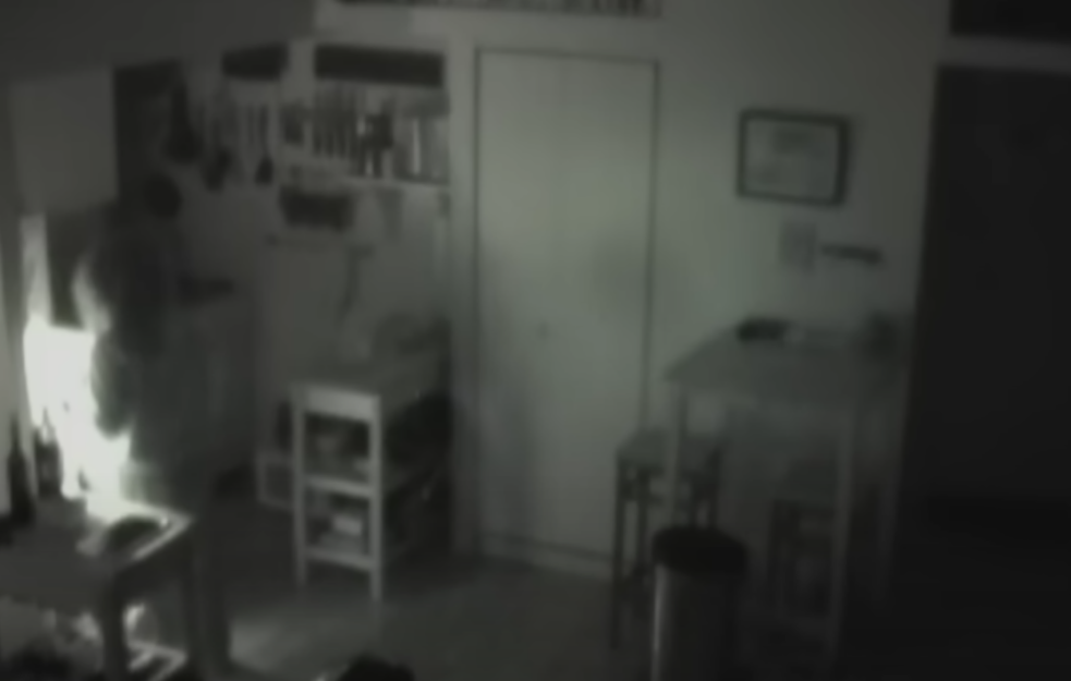 Dve nedelje mu nestajala hrana iz frižidera, postavio kameru i snimio JEZIVE SCENE!