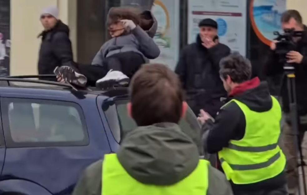 "NEĆETE NAS GAZITI!", poručuju studenti nakon jezivog gaženja devojke na blokadi