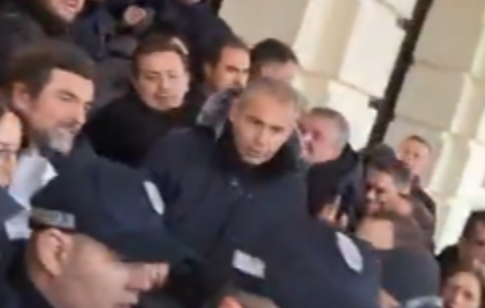 Pokušaj blokade Gradske kuće: Policija izbacila opoziciju