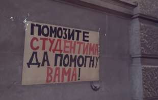 Ko upravlja haosom: Mladi, <span style='color:red;'><b>roditelji</b></span>, profesori ili oni iz senke?