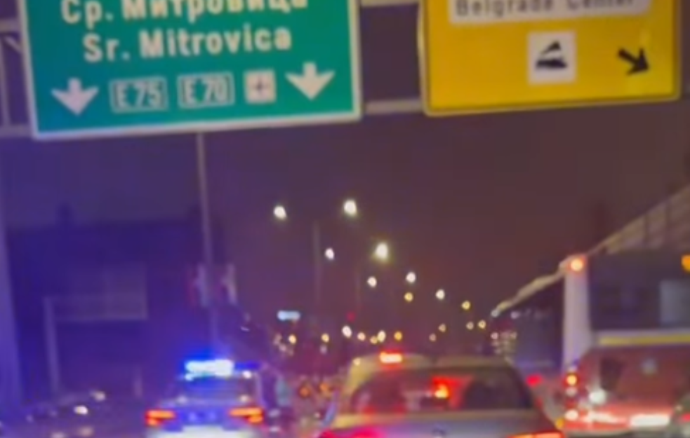 Udes na auto-putu između AUTOKOMANDE I DUŠANOVCA: policija i hitna pomoć na terenu
