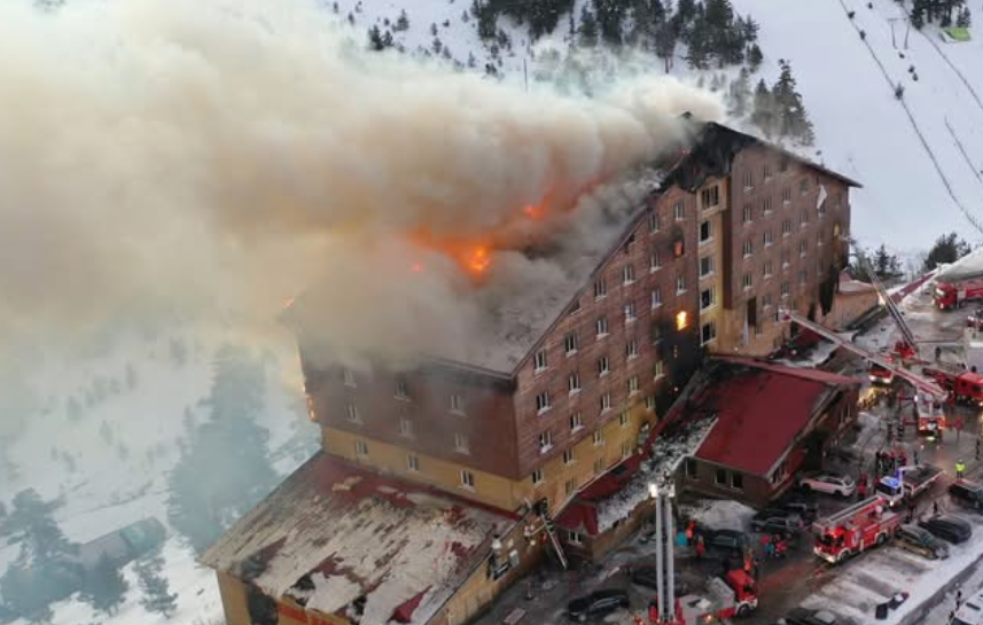 Požar u hotelu na skijalištu u Turskoj: Šestoro poginulih, 31 povređenih (VIDEO)
