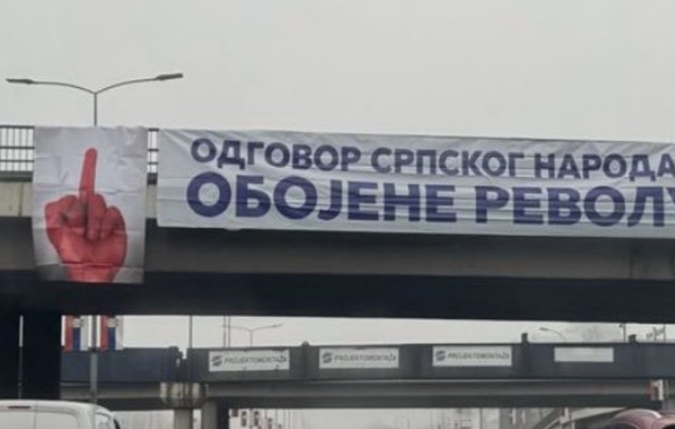 Krvava ruka sa ispruženim sredjim prstom: Bahata i prostačka poruka režima svima koji protestuju