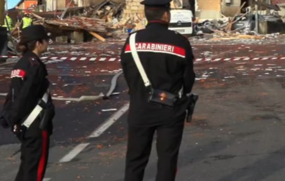 Tragedija u Italiji: Eksplozija gasa srušila zgradu, povređeno 14 ljudi, među njima i vatrogasci (VIDEO)