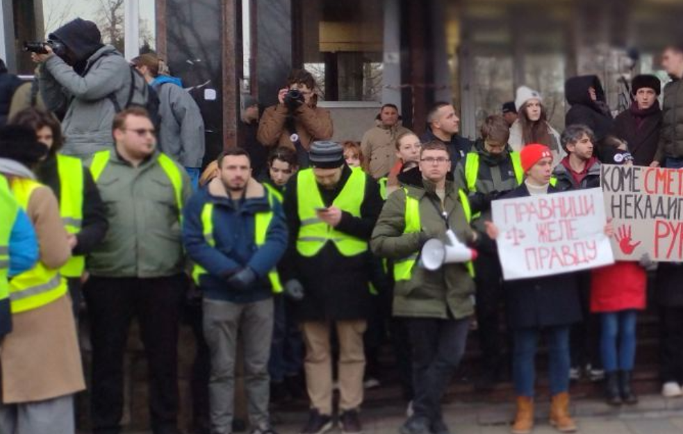 Niš: Nastavnici obustavljaju štrajk, učenici blokiraju škole