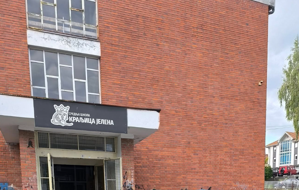Učenici u Raški odali počast žrtvama, direktorka odgovorila rečima: "Srednja škola nije obavezna"