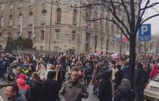 Grad je naš! Mladost na ulicama Beograda, reke srednjoškolaca i građana se spojile na Ušću (VIDEO)