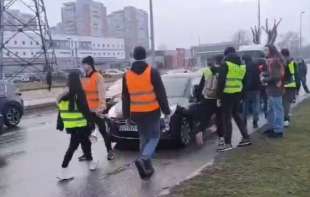 Tereti se za pokušaj teškog ubistva: <span style='color:red;'><b>Uhapšena devojka</b></span> koja je pregazila studentkinju na Novom Beogradu (VIDEO)