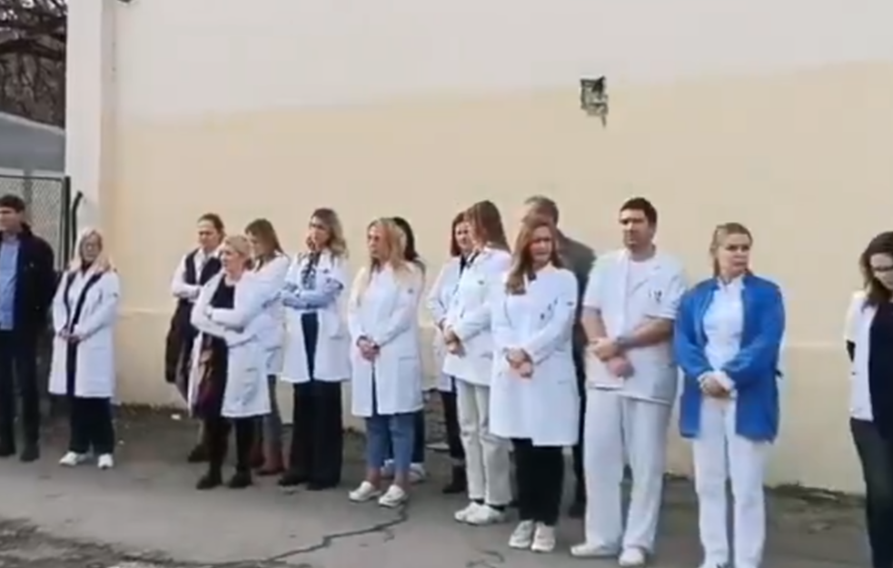 Lekari KCV-a traže podršku za studente: Predaja zahteva Lekarskoj komori