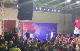 Vučić iz Trstenika poručio narodu: Ovo što se dešava je direktan pokušaj stranih obaveštajnih <span style='color:red;'><b>agencija</b></span> da sruše Srbiju