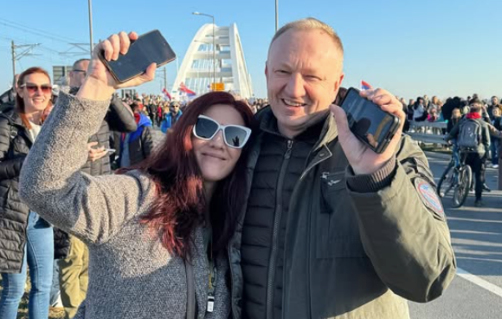 "Oseća se miris slobode": Protestna šetnja novosadskim mostovima u znak sećanja na žrtve tragedije