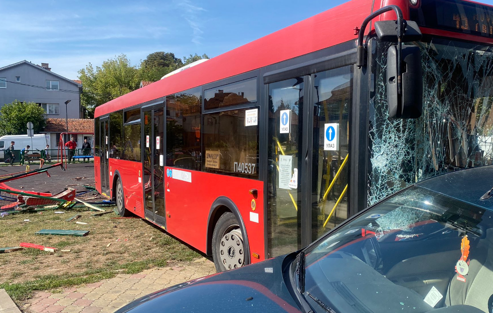 Pre tačno četiri godine na istom mestu autobus proleteo kroz igralište