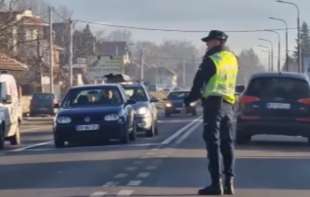 Malo smeha u tmurnim vremenima: Snimak pomoćnika policajca izmamio osmehe Srbima (VIDEO)