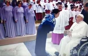 VATIKAN OKRENUO GLAVU OD SVETOG SAVE: PAPA I KARDINALI IGNORISALI SRPSKU <span style='color:red;'><b>HIM</b></span>NU! (VIDEO)