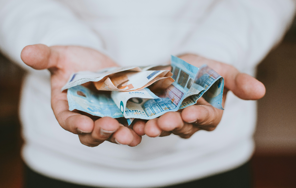 Kurs dinara za evro danas 117,0957 dinara, za dolar 112,7329 dinara
