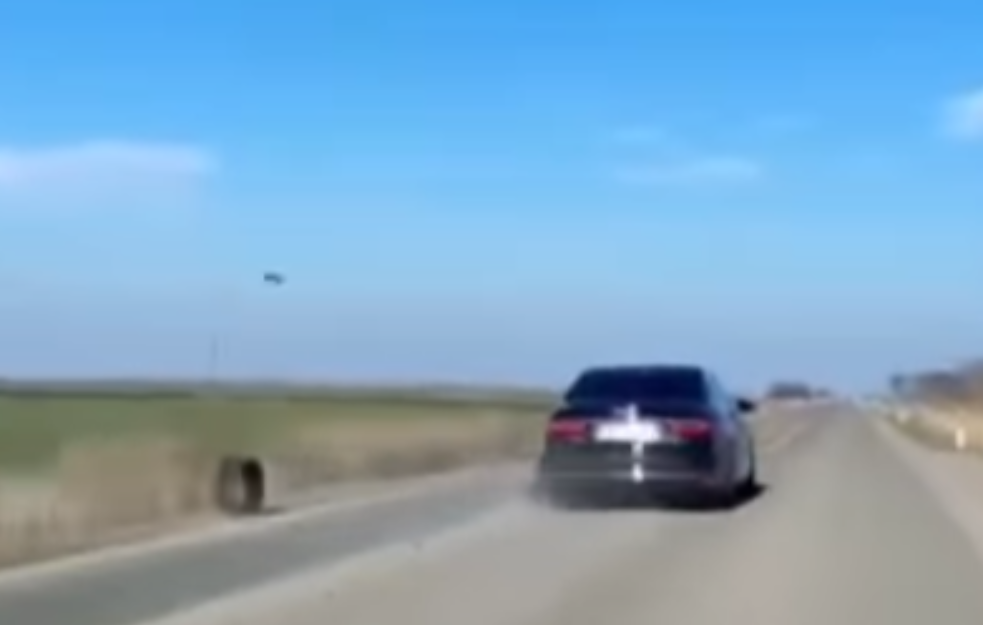 Prijatelju jel ono naš točak?! INCIDENT SA VOZILOM PREDSEDNIKA VUČIĆA  (VIDEO)