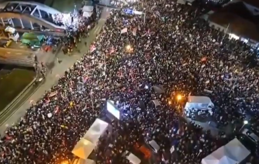 Veličanstveni protest u Kragujevcu okupio oko 200.000 ljudi: "Uklanjamo li danas nepravdu kao što smo nekad?" (VIDEO)