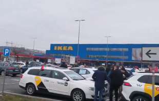 Taksisti krenuli po studente u <span style='color:red;'><b>Kragujevac</b></span>, objavljeni prvi snimci (VIDEO)