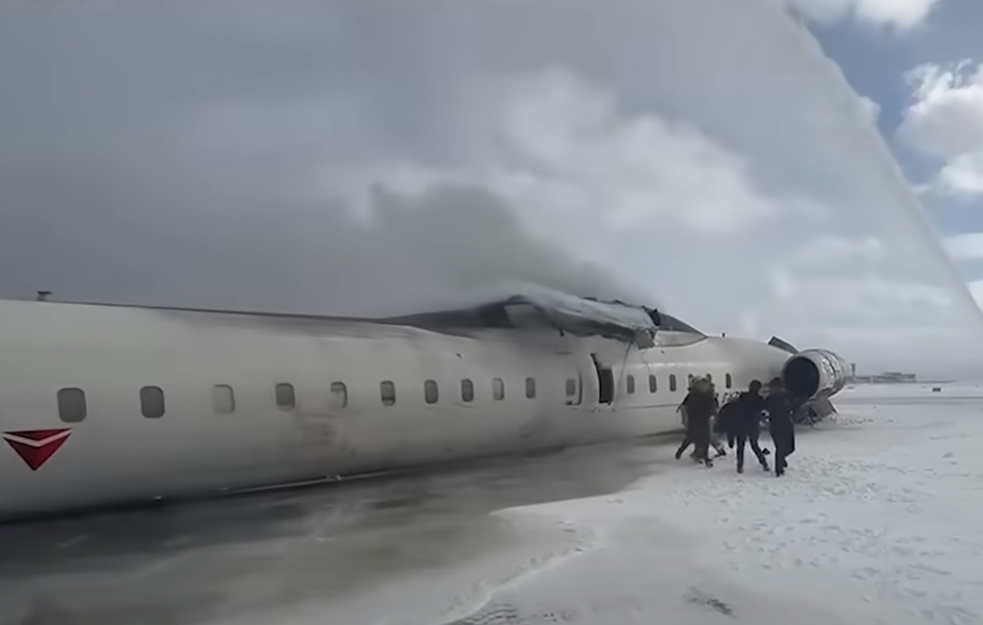 Novi podaci o avionskoj nesreći u Torontu: Avion se prevrnuo pri sletanju 
