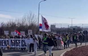 Veliki protest 1. marta u Nišu: Nišlije nude <span style='color:red;'><b>besplatan smeštaj</b></span>, prevoz i hranu