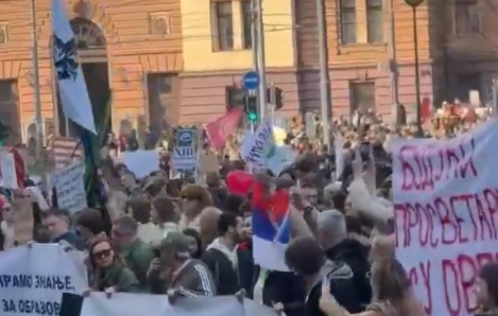 Najveći protest do sada: Hiljade prosvetara, studenata, đaka i građana četiri sata ispred Ministarstva prosvete