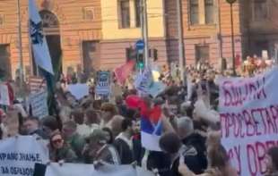 Najveći protest do sada: Hiljade prosvetara, studenata, đaka i građana četiri sata ispred Ministarstva prosvete