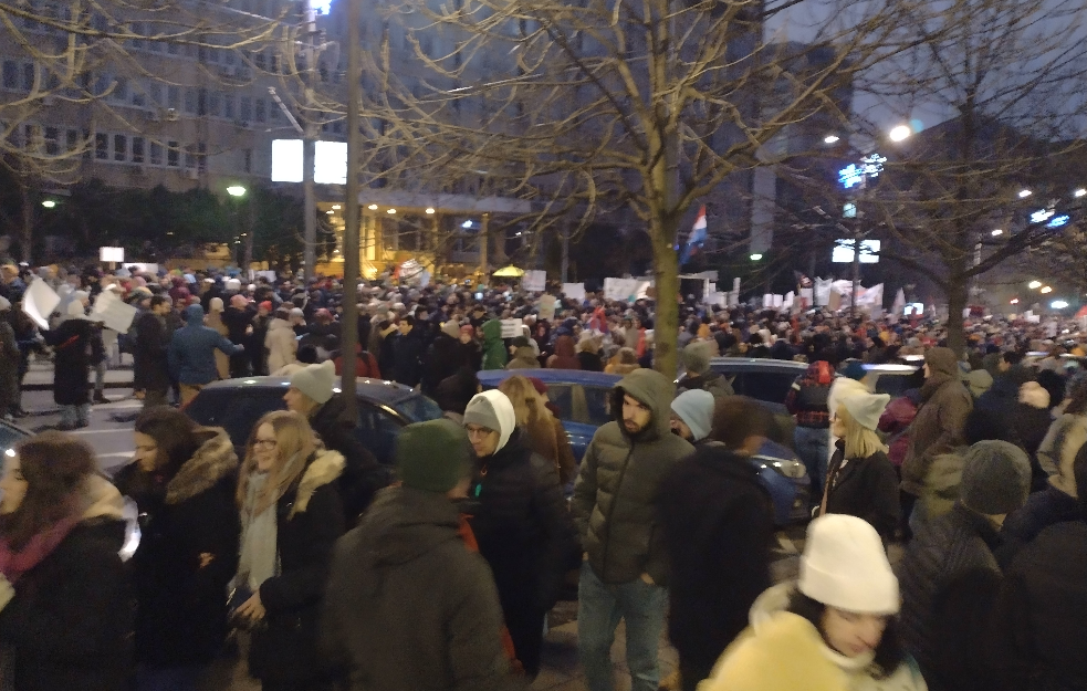Arhiv javnih skupova procenio koliko je bilo građana na protestu ispred MInistarstva prosvete