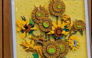 LEGO i <span style='color:red;'><b>Muzej</b></span> Van Goga kreirali set za slaganje slike „Suncokreti“