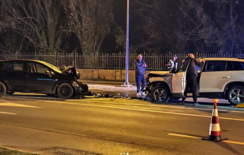 Saobraćajna nesreća u Subotici: Pijan prešao u suprotnu traku, pa se zakucao u 