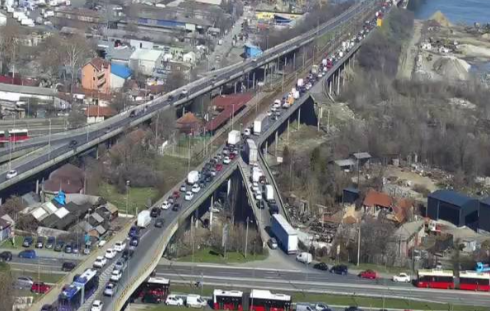  Kolaps na Pančevačkom mostu, sve stoji: Totalni haos u smeru ka Borči