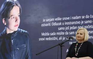 Veče <span style='color:red;'><b>umetnost</b></span>i u spomen na Andriju Čikića: Voljeni nikad ne umiru u Doma Vojske Srbije